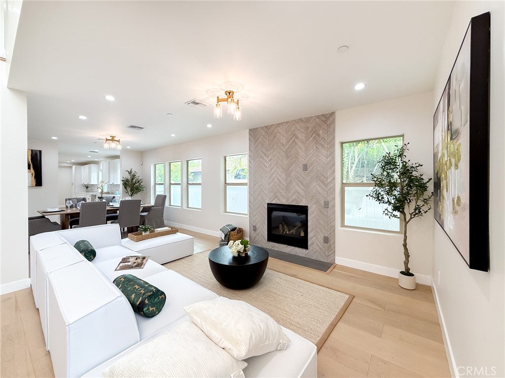 Pasadena, California, 91107, United States, 7 Bedrooms Bedrooms, ,8 BathroomsBathrooms,Residential,Active,1944066