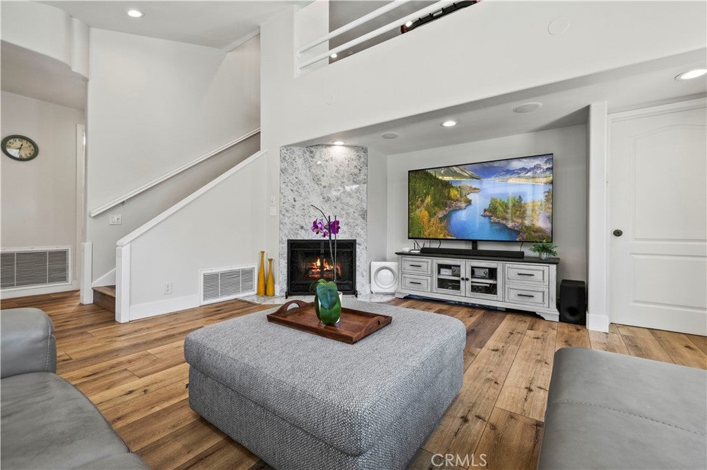 Northridge, California, 91325, United States, 4 Bedrooms Bedrooms, ,4 BathroomsBathrooms,Residential,Active,1936096