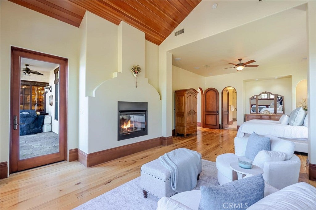 Valencia, California, 91381, United States, 6 Bedrooms Bedrooms, ,11 BathroomsBathrooms,Residential,Active,1959978