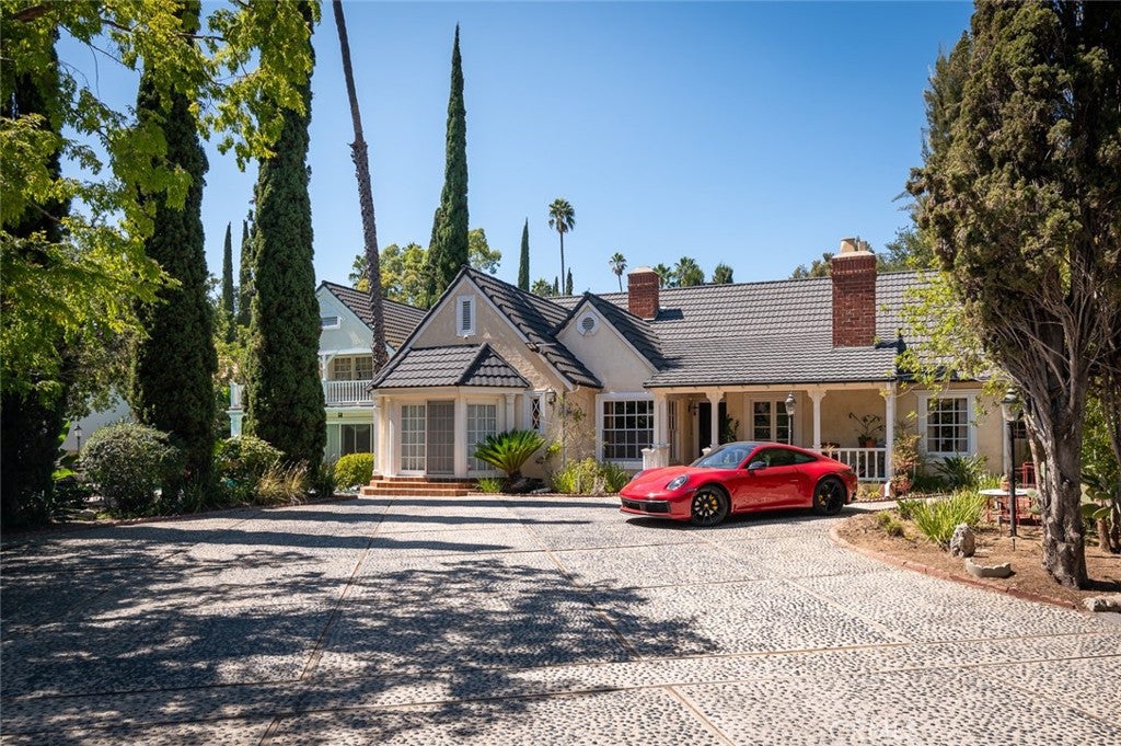 Glendale, California, 91207, United States, 4 Bedrooms Bedrooms, ,4 BathroomsBathrooms,Residential,Active,1945087