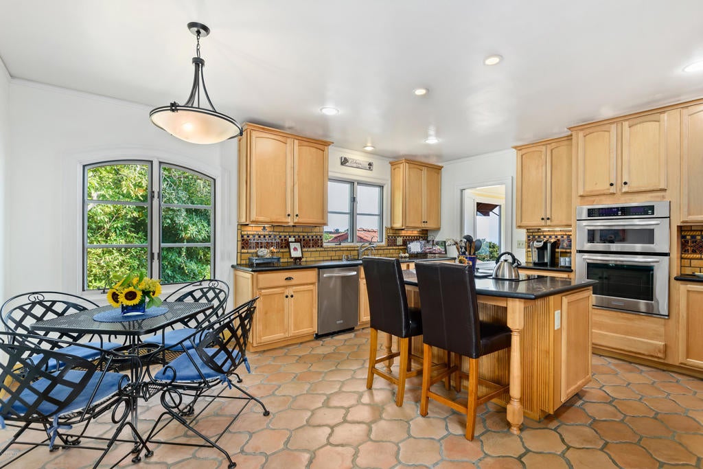 Ventura, California, 93001, United States, 3 Bedrooms Bedrooms, ,3 BathroomsBathrooms,Residential,Active,1944044