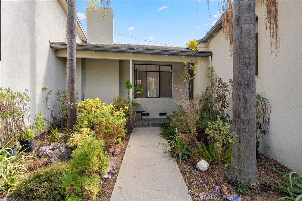 Los Angeles, California, 90027, United States, 3 Bedrooms Bedrooms, ,2 BathroomsBathrooms,Residential,Active,1953705