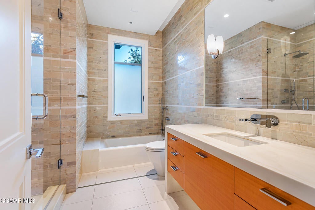 Thousand Oaks, California, 91362, United States, 6 Bedrooms Bedrooms, ,7 BathroomsBathrooms,Residential,Active,2007641