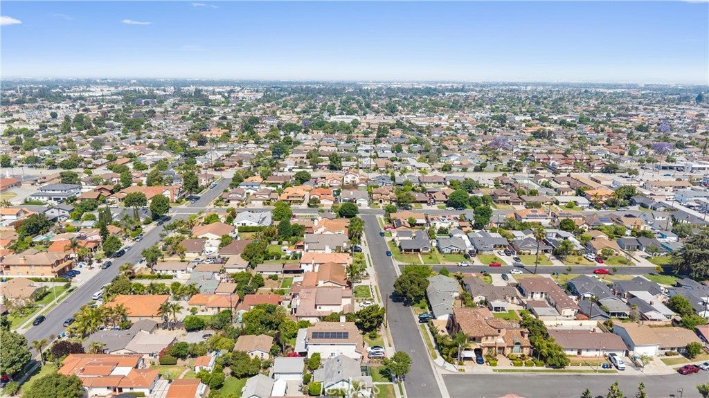 Downey, California, 90242, United States, 7 Bedrooms Bedrooms, ,6 BathroomsBathrooms,Residential,Contingent,1829948