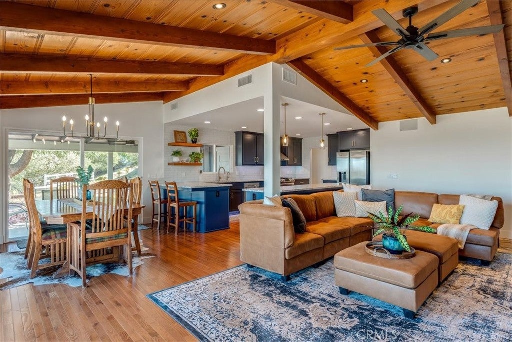 Paso Robles, California, 93446, United States, 3 Bedrooms Bedrooms, ,3 BathroomsBathrooms,Residential,Active,1990043