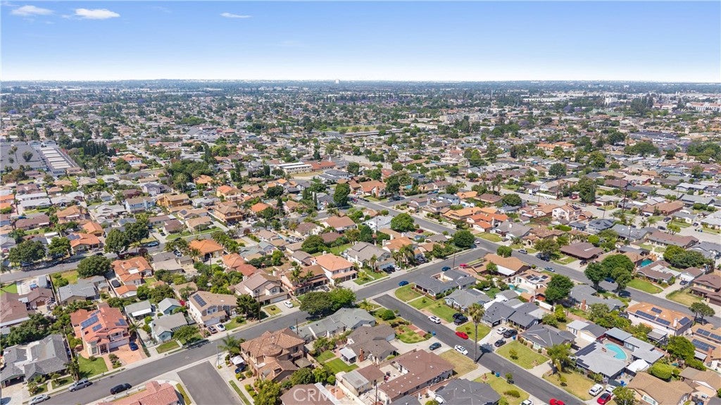 Downey, California, 90242, United States, 7 Bedrooms Bedrooms, ,6 BathroomsBathrooms,Residential,Contingent,1829948
