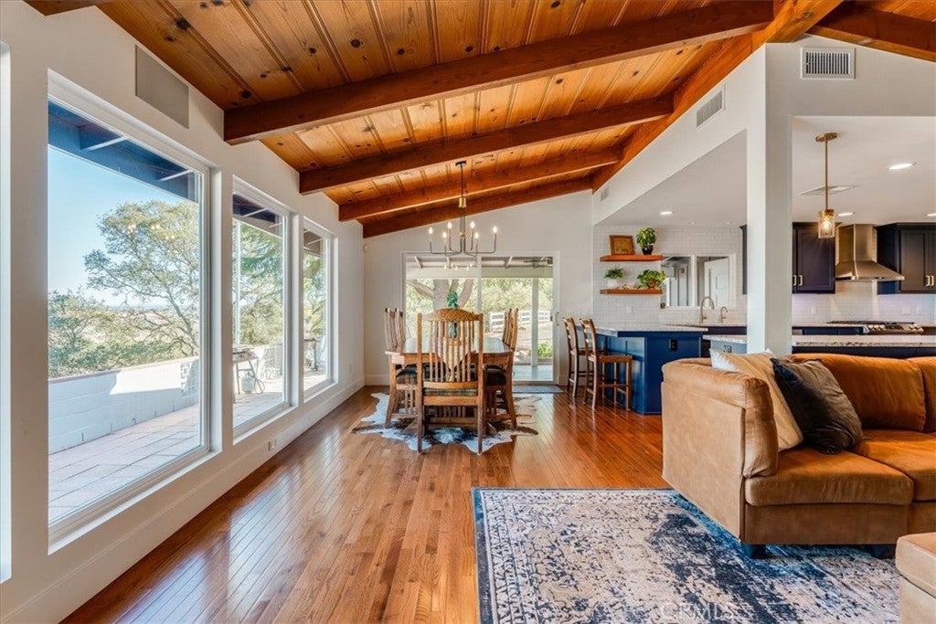 Paso Robles, California, 93446, United States, 3 Bedrooms Bedrooms, ,3 BathroomsBathrooms,Residential,Active,1990043