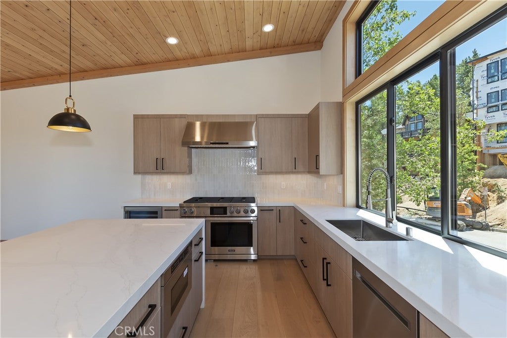 Big Bear Lake, California, 92315, United States, 5 Bedrooms Bedrooms, ,6 BathroomsBathrooms,Residential,Active,1914782