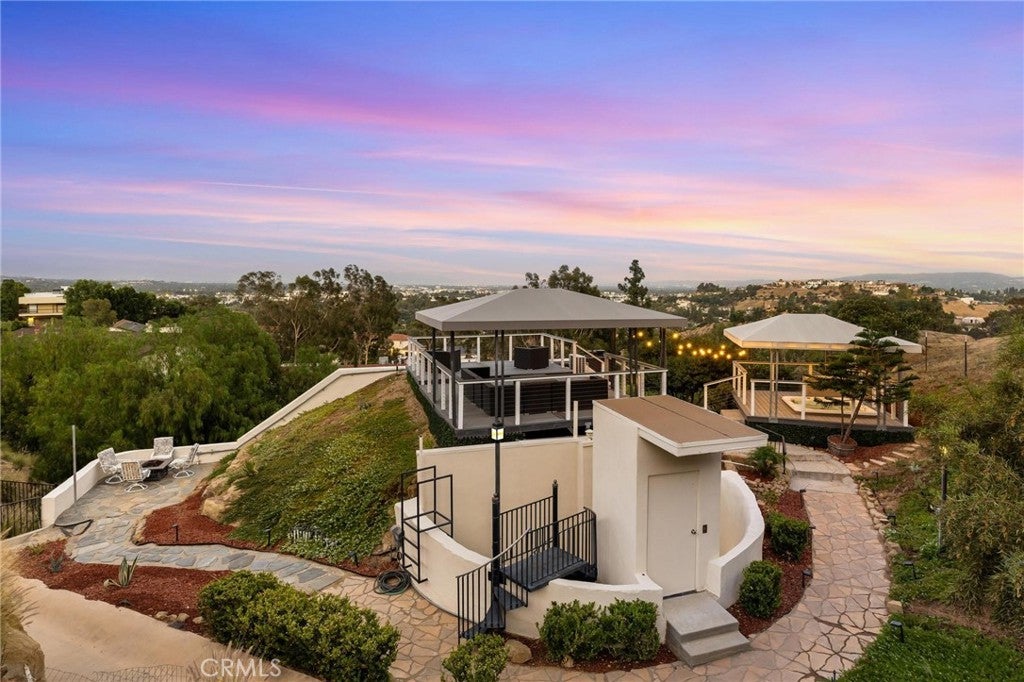 Chatsworth, California, 91311, United States, 4 Bedrooms Bedrooms, ,4 BathroomsBathrooms,Residential,Active,2011421