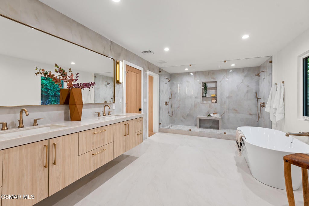 Westlake Village, California, 91361, United States, 4 Bedrooms Bedrooms, ,4 BathroomsBathrooms,Residential,Active,1867926