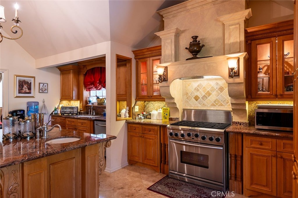 Glendale, California, 91207, United States, 4 Bedrooms Bedrooms, ,4 BathroomsBathrooms,Residential,Active,1945087