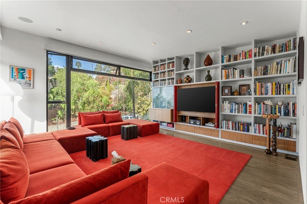 Los Angeles, California, 90027, United States, 3 Bedrooms Bedrooms, ,2 BathroomsBathrooms,Residential,Active,1953705