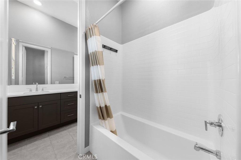 Irvine, California, 92618, United States, 3 Bedrooms Bedrooms, ,3 BathroomsBathrooms,Residential,Active,2006869