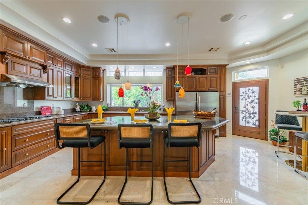 Pasadena, California, 91107, United States, 6 Bedrooms Bedrooms, ,5 BathroomsBathrooms,Residential,Active,1914920