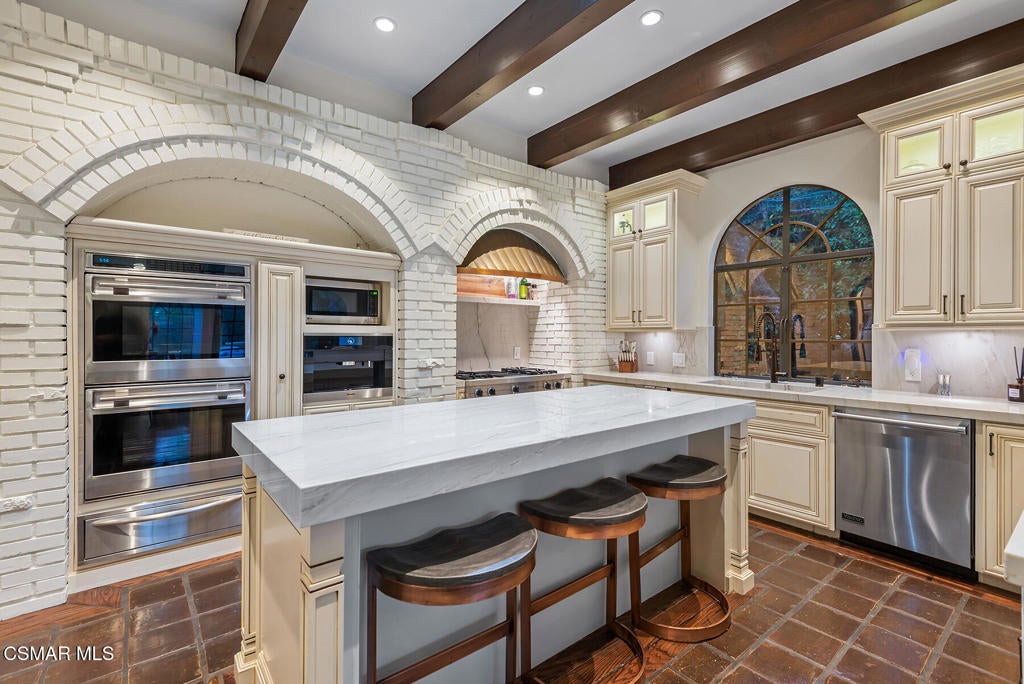 Thousand Oaks, California, 91362, United States, 4 Bedrooms Bedrooms, ,5 BathroomsBathrooms,Residential,Active,1985873