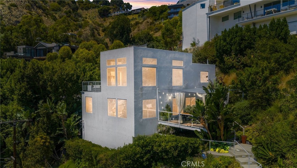 Los Angeles, California, 90069, United States, 3 Bedrooms Bedrooms, ,4 BathroomsBathrooms,Residential,Active,1959526