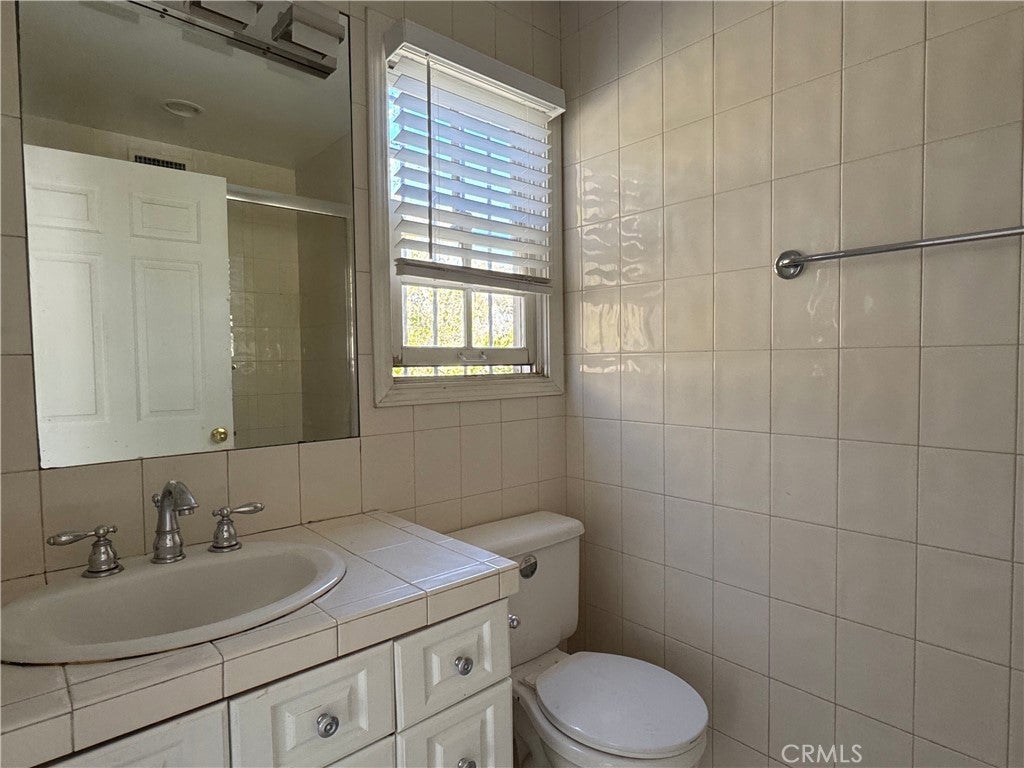 Los Angeles, California, 90036, United States, 5 Bedrooms Bedrooms, ,4 BathroomsBathrooms,Residential,Active,1952991