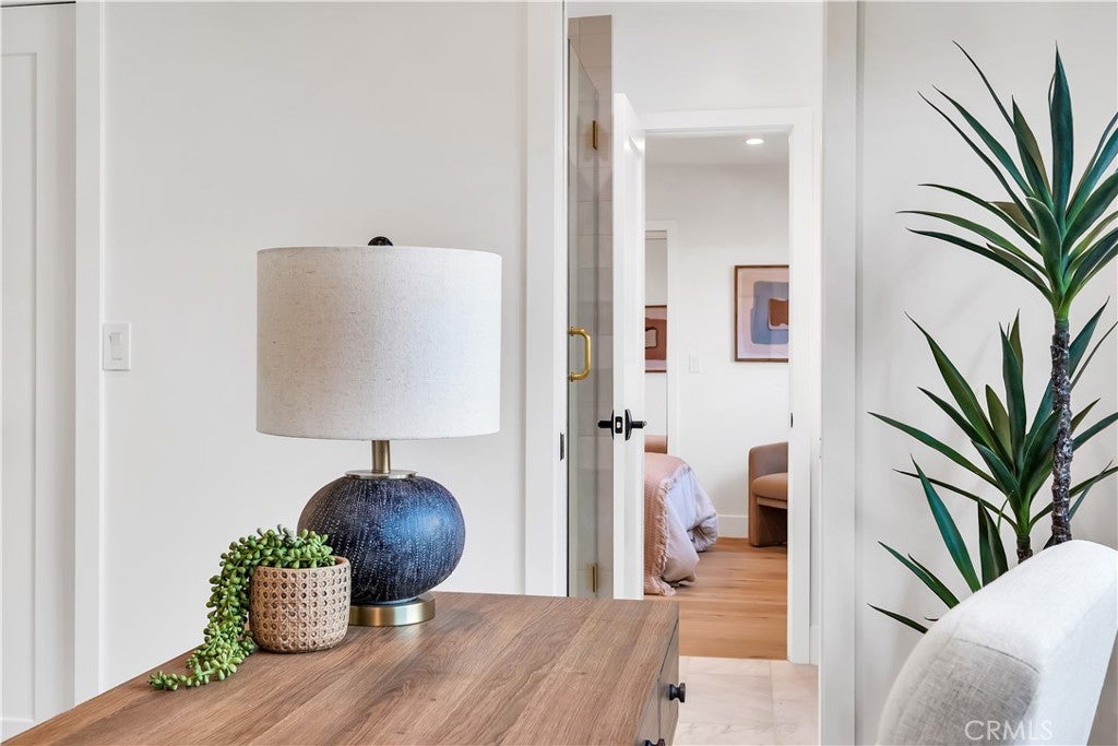 Redondo Beach, California, 90277, United States, 4 Bedrooms Bedrooms, ,3 BathroomsBathrooms,Residential,Active,1990651