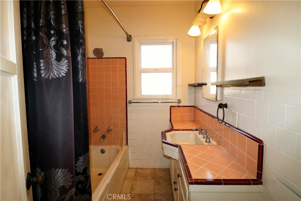 Costa Mesa, California, 92627, United States, 3 Bedrooms Bedrooms, ,2 BathroomsBathrooms,Residential,Active,1909898