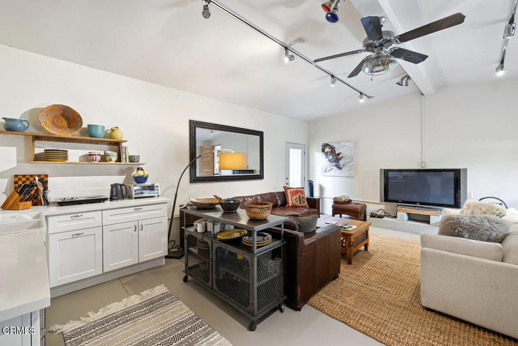 Ojai, California, 93023, United States, 3 Bedrooms Bedrooms, ,3 BathroomsBathrooms,Residential,Active,1920241