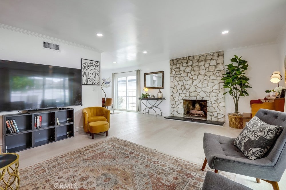 Garden Grove, California, 92845, United States, 5 Bedrooms Bedrooms, ,2 BathroomsBathrooms,Residential,Active,1927673