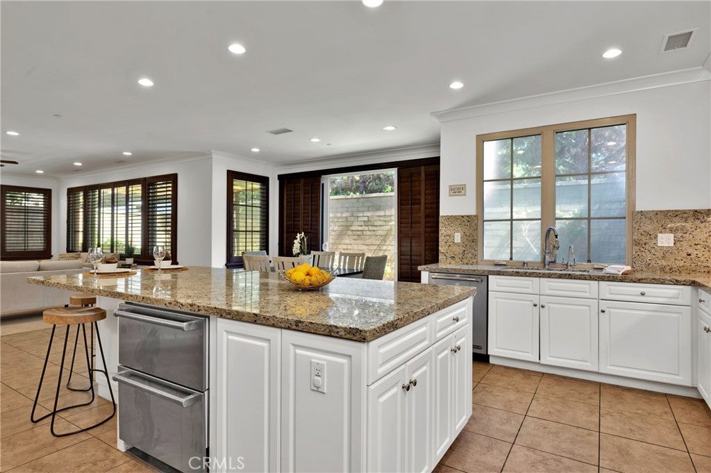 Irvine, California, 92618, United States, 4 Bedrooms Bedrooms, ,4 BathroomsBathrooms,Residential,Active,1894158