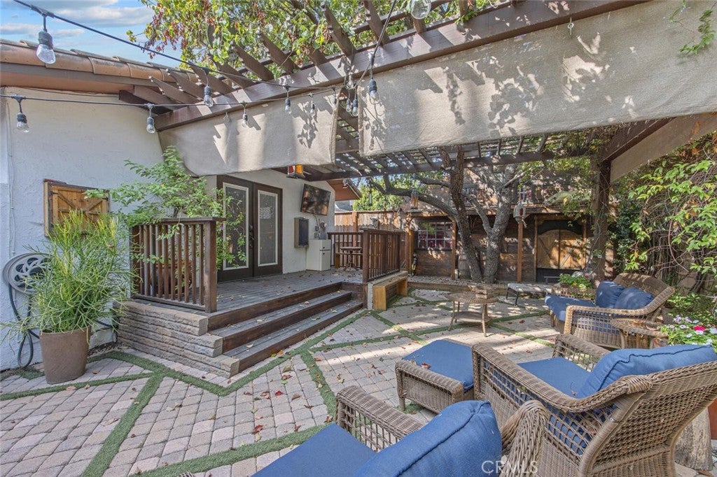 North Hollywood, California, 91602, United States, 4 Bedrooms Bedrooms, ,2 BathroomsBathrooms,Residential,Active,1954309