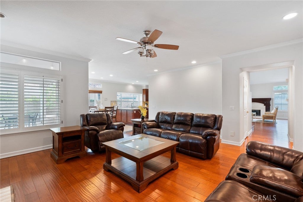 Cypress, California, 90630, United States, 4 Bedrooms Bedrooms, ,4 BathroomsBathrooms,Residential,Active,1945840