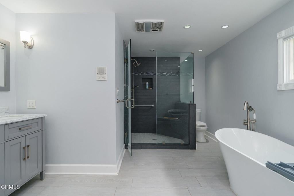 Oxnard, California, 93035, United States, ,4 BathroomsBathrooms,Residential,Active,1841320