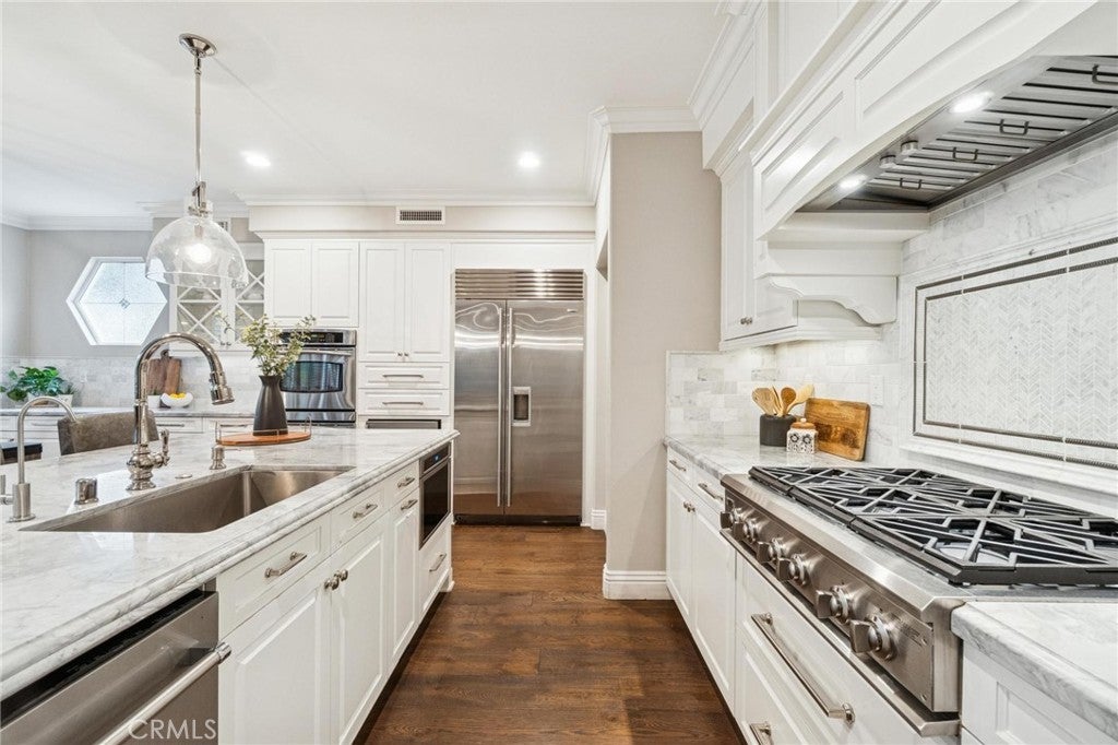 Valencia, California, 91354, United States, 6 Bedrooms Bedrooms, ,6 BathroomsBathrooms,Residential,Active,2008301