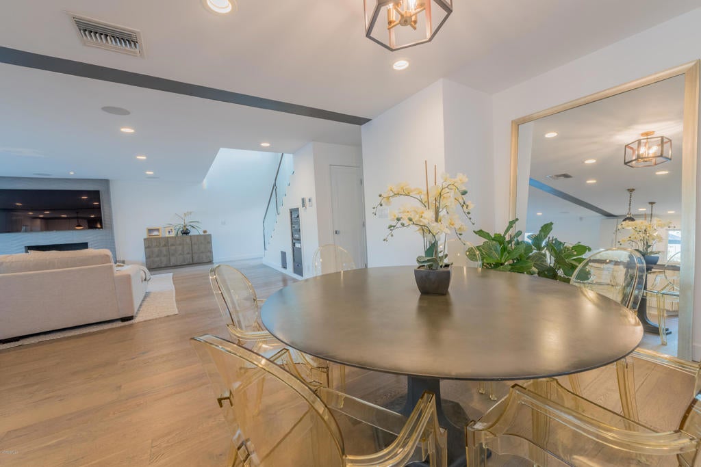 Ventura, California, 93001, United States, 3 Bedrooms Bedrooms, ,3 BathroomsBathrooms,Residential,Contingent,1944076