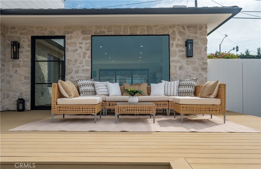 Redondo Beach, California, 90277, United States, 4 Bedrooms Bedrooms, ,3 BathroomsBathrooms,Residential,Active,1990651