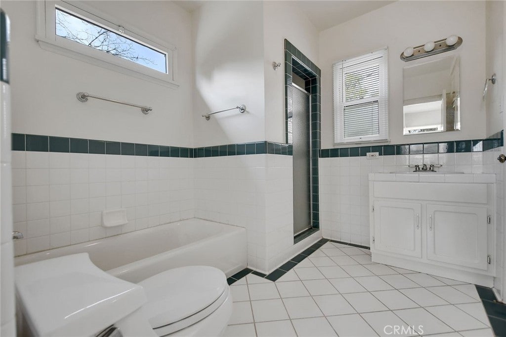 Pasadena, California, 91107, United States, 3 Bedrooms Bedrooms, ,3 BathroomsBathrooms,Residential,Active,1972145