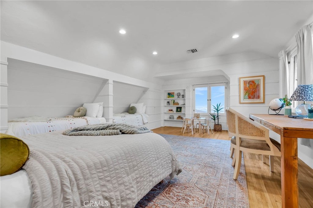 Glendale, California, 91202, United States, 3 Bedrooms Bedrooms, ,3 BathroomsBathrooms,Residential,Active,1967125