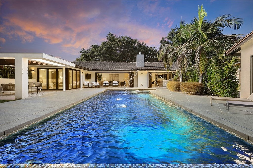San Marino, California, 91108, United States, 4 Bedrooms Bedrooms, ,4 BathroomsBathrooms,Residential,Active,1909089