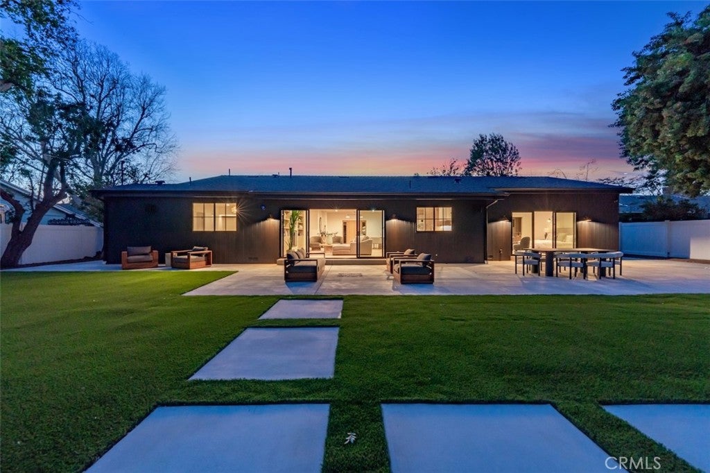 Northridge, California, 91325, United States, 4 Bedrooms Bedrooms, ,4 BathroomsBathrooms,Residential,Active,2030583
