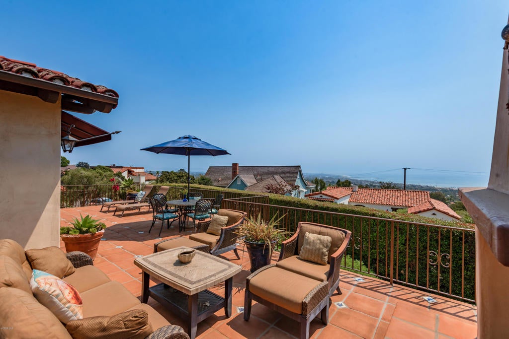 Ventura, California, 93001, United States, 3 Bedrooms Bedrooms, ,3 BathroomsBathrooms,Residential,Active,1944044
