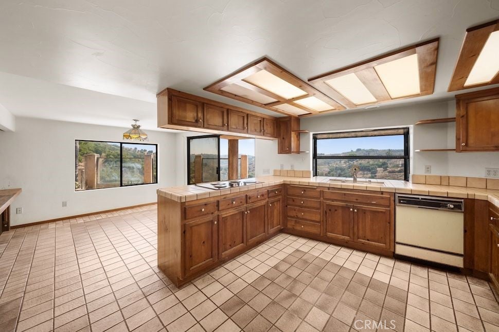 Fallbrook, California, 92028, United States, 3 Bedrooms Bedrooms, ,2 BathroomsBathrooms,Residential,Active,1820329