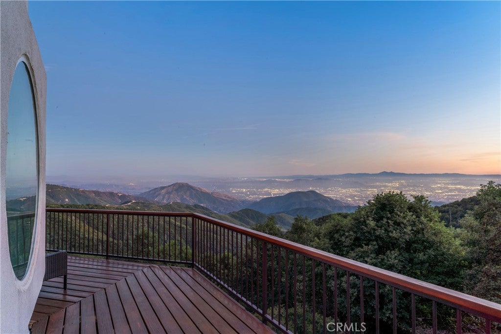 Lake Arrowhead, California, 92352, United States, 2 Bedrooms Bedrooms, ,3 BathroomsBathrooms,Residential,Active,1988419