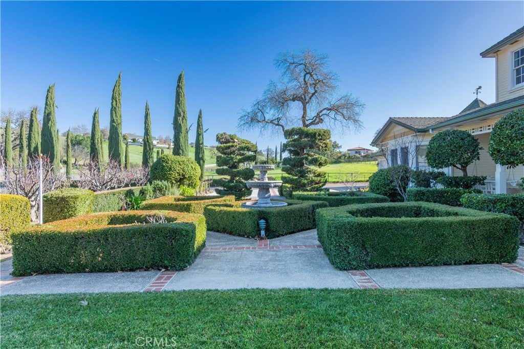 Paso Robles, California, 93446, United States, 4 Bedrooms Bedrooms, ,5 BathroomsBathrooms,Residential,Active,2016421