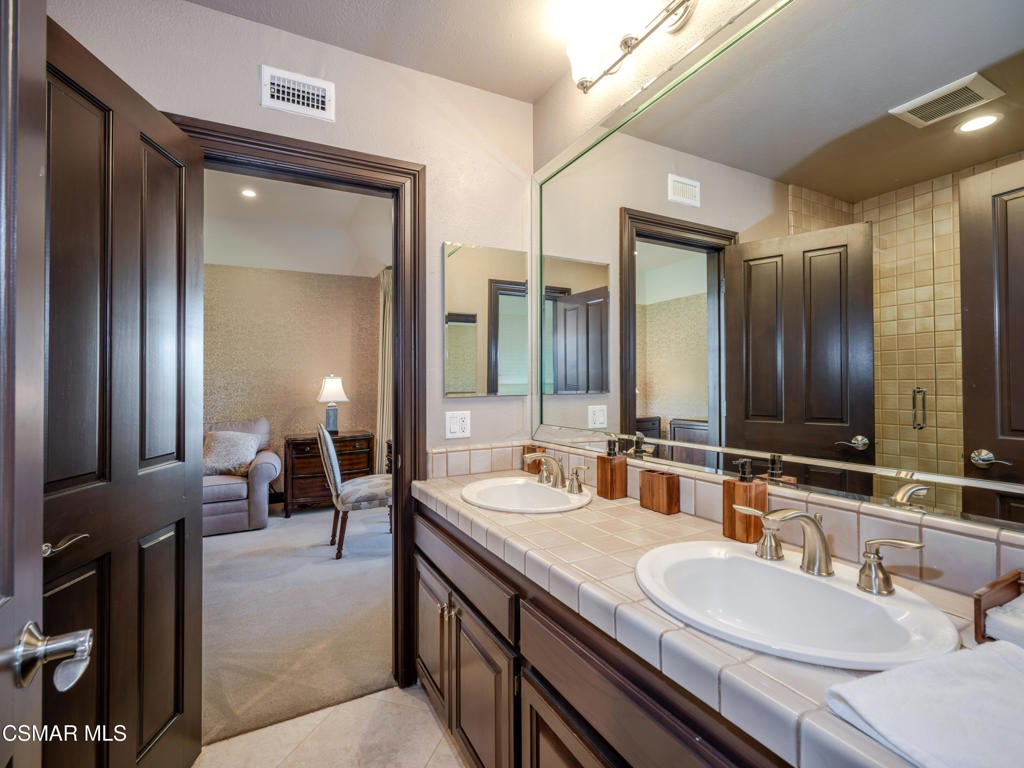 Agoura Hills, California, 91301, United States, 5 Bedrooms Bedrooms, ,5 BathroomsBathrooms,Residential,Active,1990655