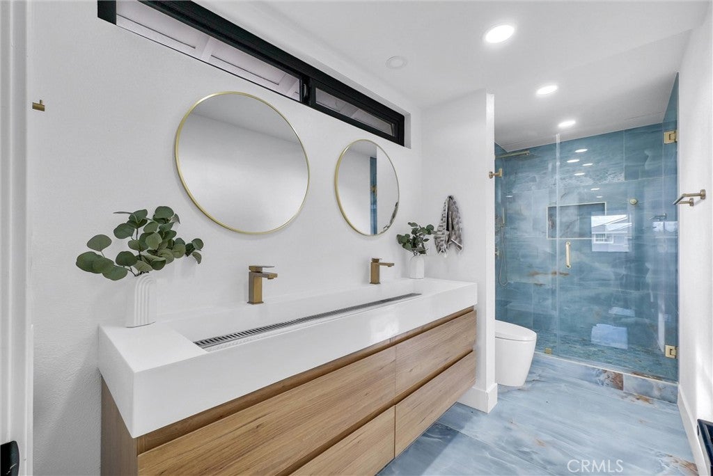 Huntington Beach, California, 92646, United States, 4 Bedrooms Bedrooms, ,3 BathroomsBathrooms,Residential,Active,1998762