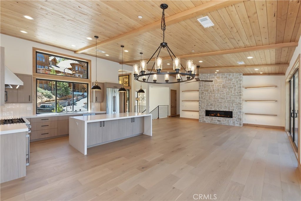 Big Bear Lake, California, 92315, United States, 5 Bedrooms Bedrooms, ,6 BathroomsBathrooms,Residential,Active,1914782