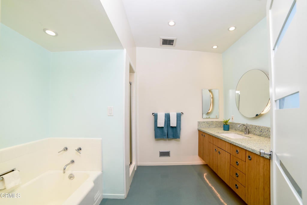 Pasadena, California, 91107, United States, 5 Bedrooms Bedrooms, ,5 BathroomsBathrooms,Residential,Active,1941341