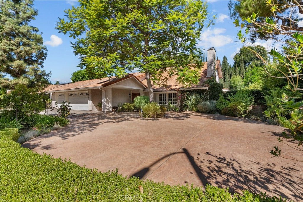 Northridge, California, 91324, United States, 5 Bedrooms Bedrooms, ,4 BathroomsBathrooms,Residential,Active,1952628