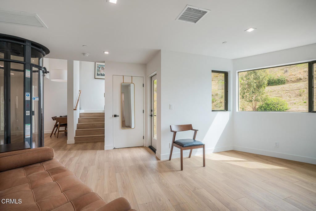 Ventura, California, 93001, United States, 3 Bedrooms Bedrooms, ,4 BathroomsBathrooms,Residential,Active,2016402