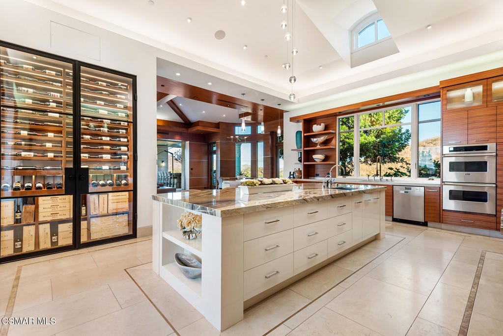 Thousand Oaks, California, 91362, United States, 6 Bedrooms Bedrooms, ,7 BathroomsBathrooms,Residential,Active,2007641