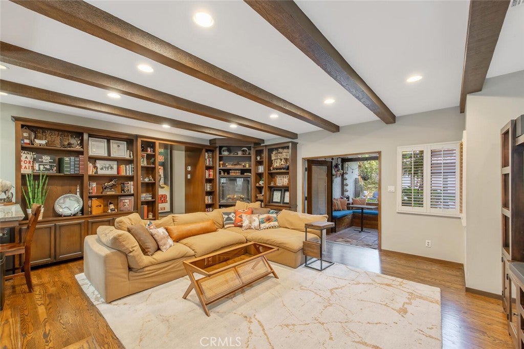 North Hollywood, California, 91602, United States, 4 Bedrooms Bedrooms, ,2 BathroomsBathrooms,Residential,Active,1954309