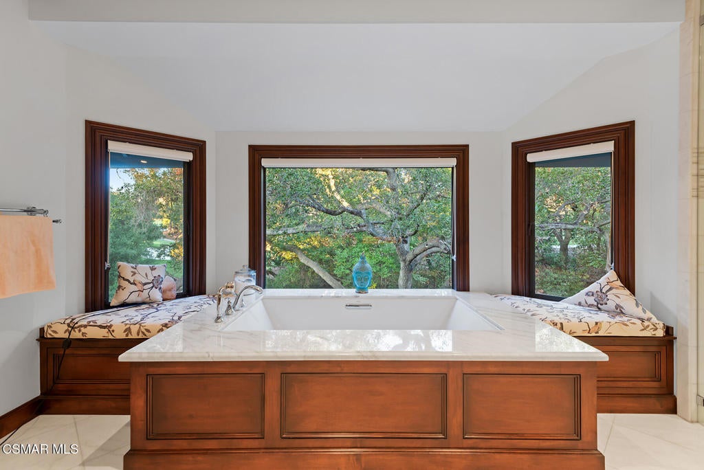 Thousand Oaks, California, 91362, United States, 4 Bedrooms Bedrooms, ,5 BathroomsBathrooms,Residential,Active,1985873