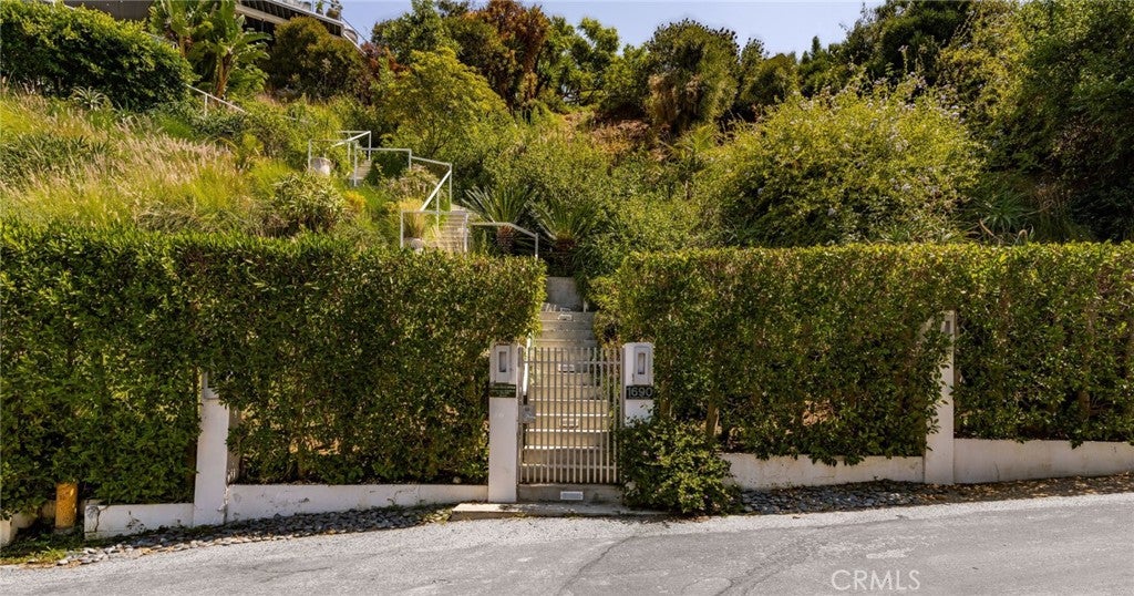 Los Angeles, California, 90069, United States, 3 Bedrooms Bedrooms, ,4 BathroomsBathrooms,Residential,Active,1959526